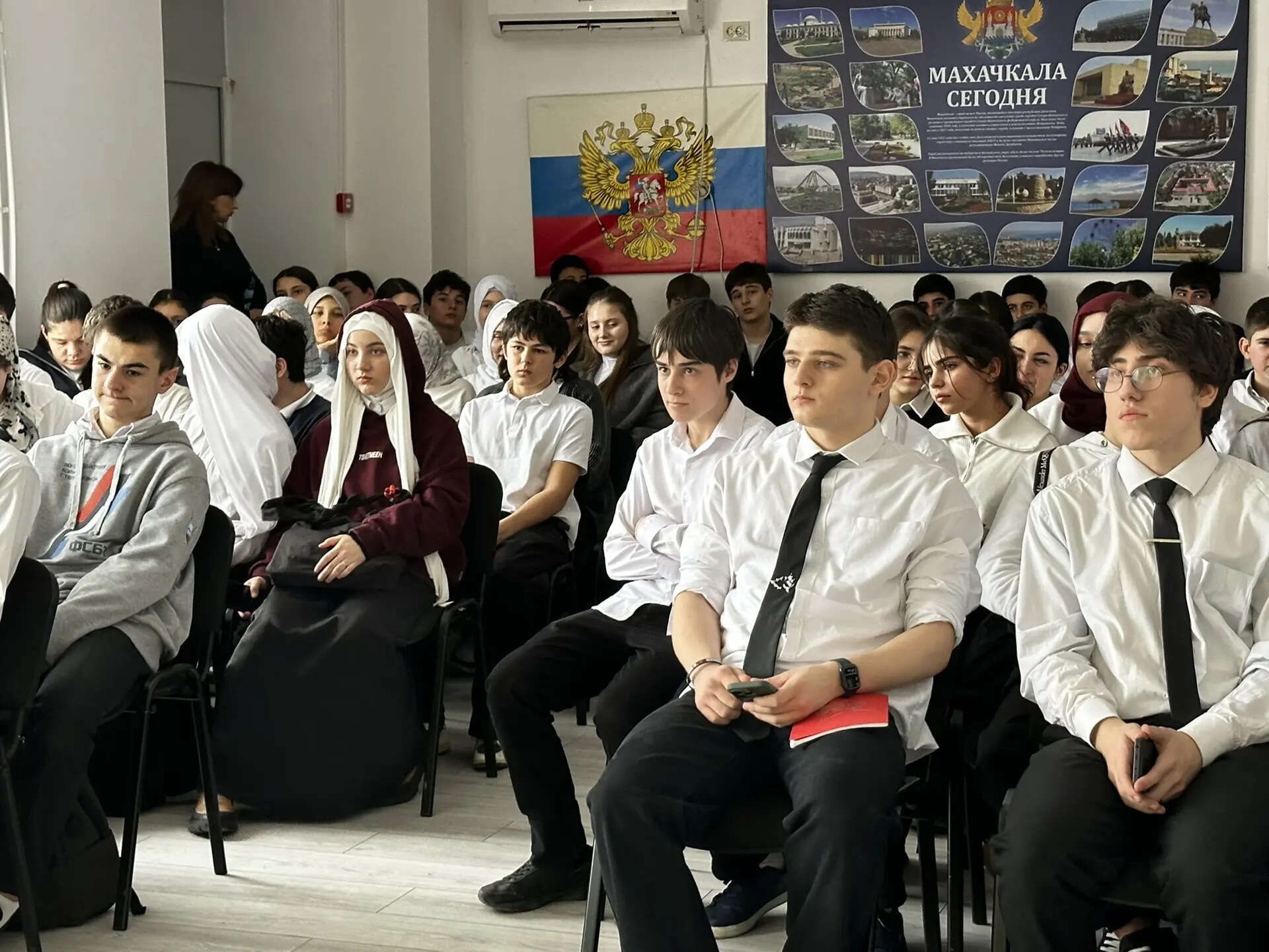 Диалог, который объединяет: в школах Махачкалы проходит Неделя гармоничных межконфессиональных отношений